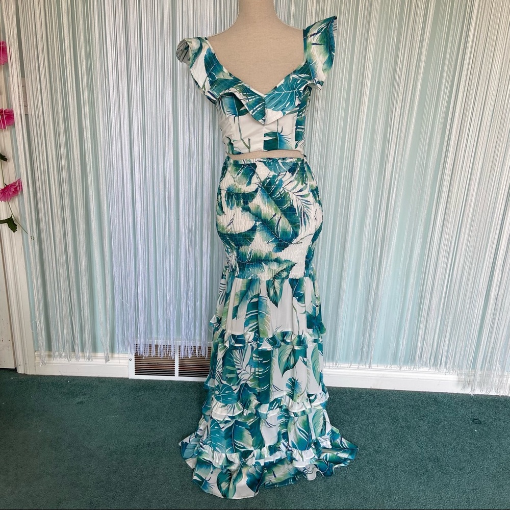 Two Piece Skirt Set with Ruffles Size Small